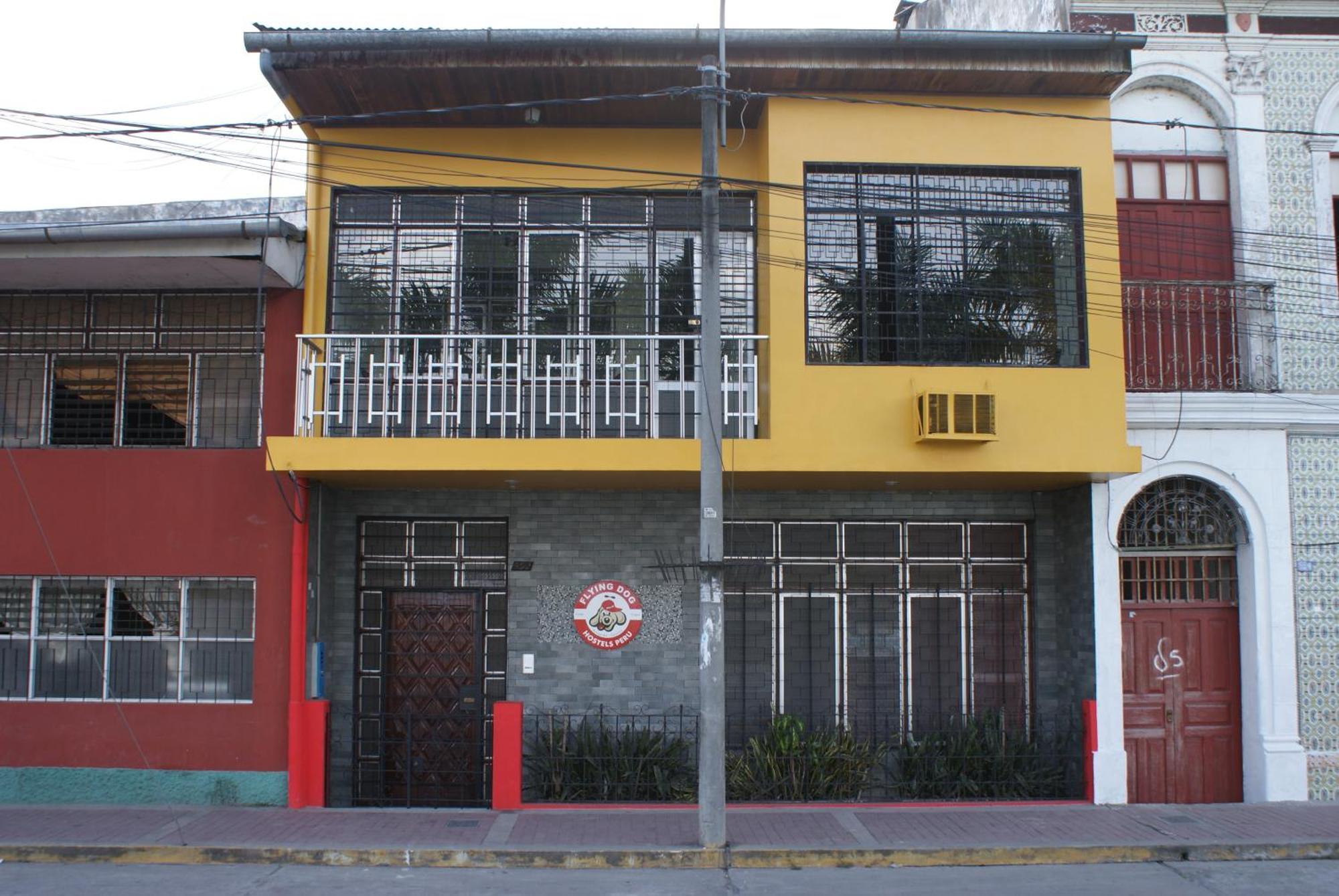 Flying Dog Hostel Икитос Экстерьер фото
