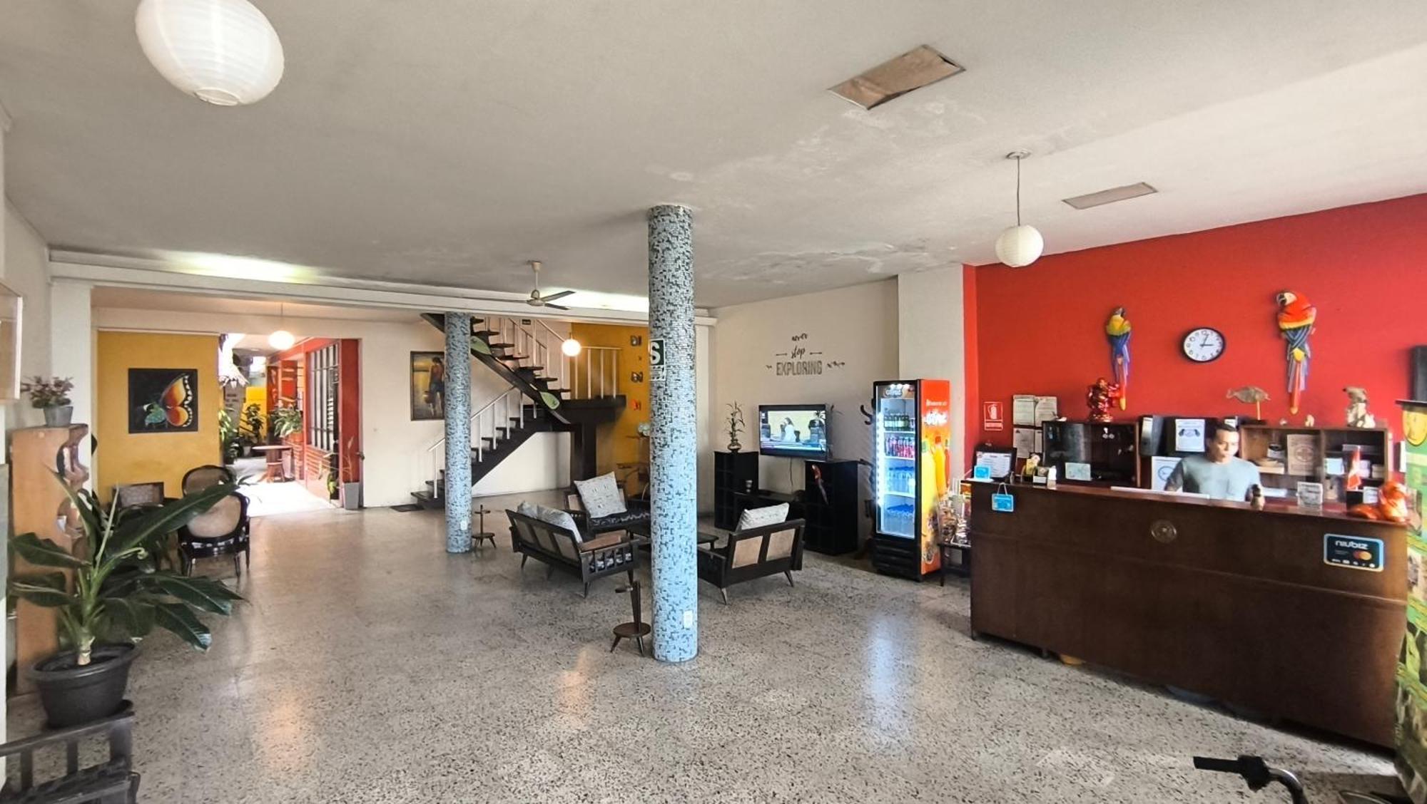 Flying Dog Hostel Икитос Экстерьер фото