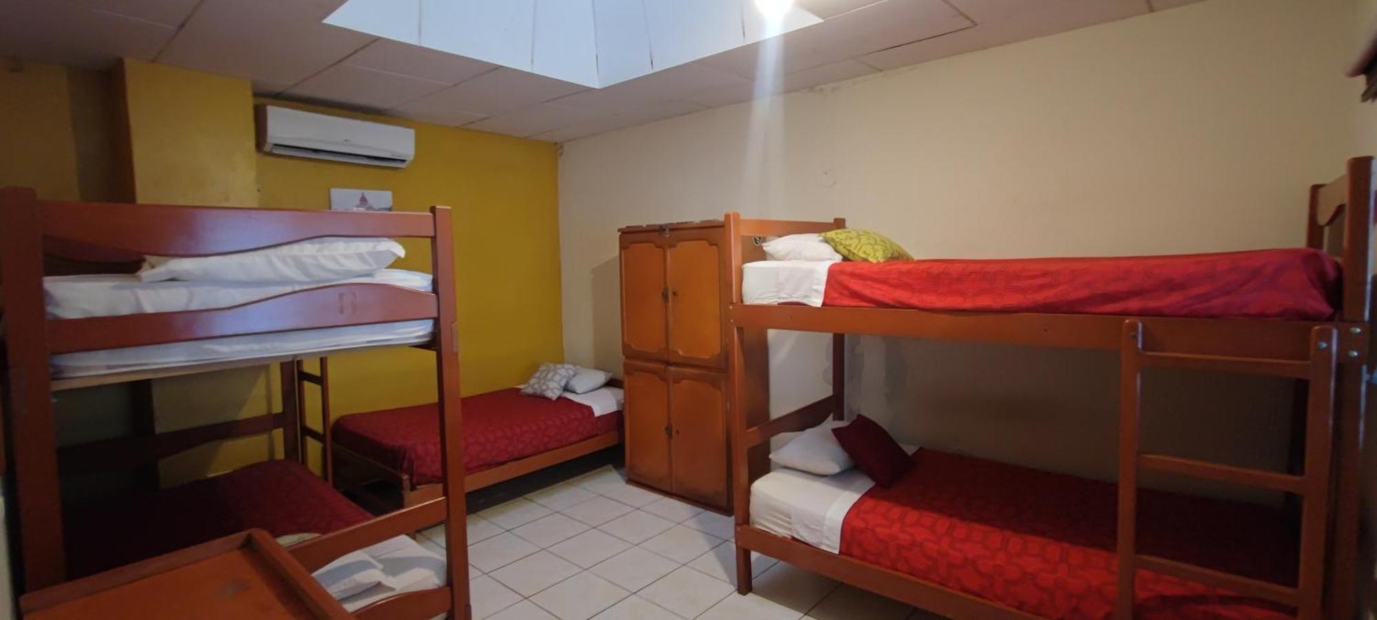 Flying Dog Hostel Икитос Экстерьер фото