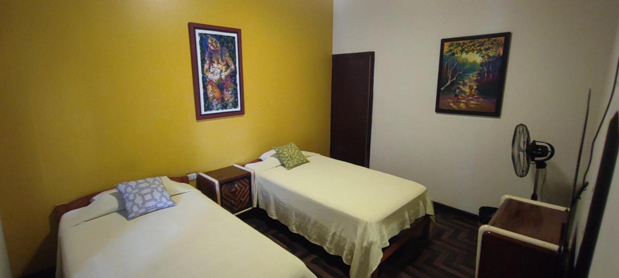 Flying Dog Hostel Икитос Экстерьер фото