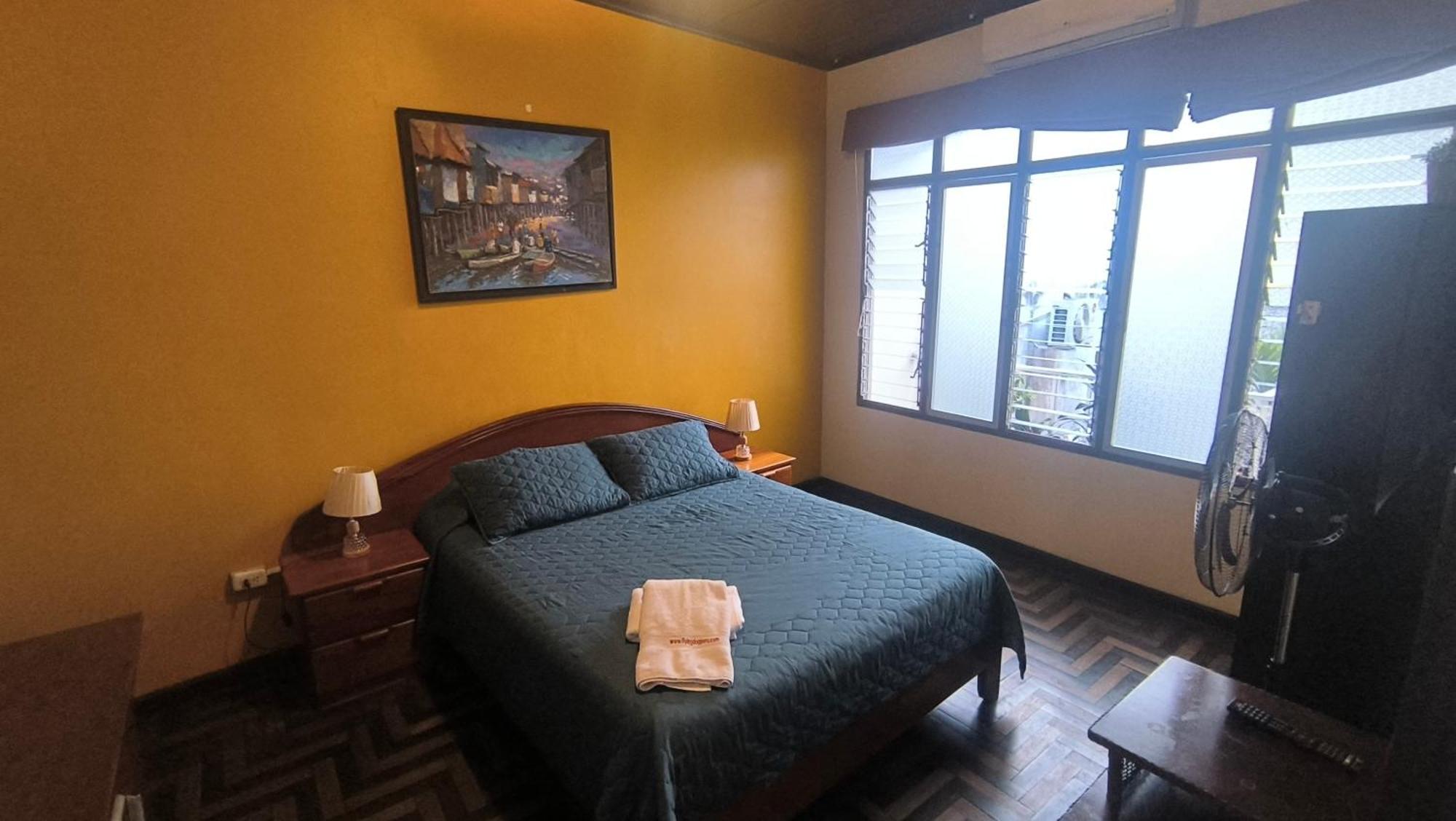 Flying Dog Hostel Икитос Экстерьер фото