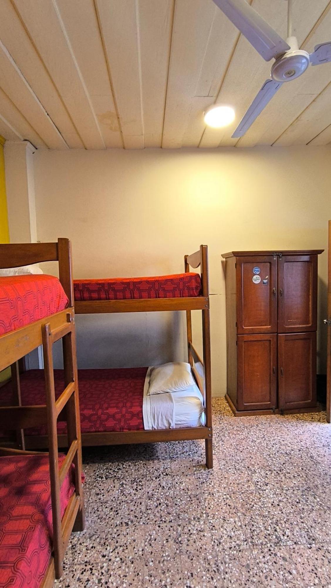 Flying Dog Hostel Икитос Экстерьер фото