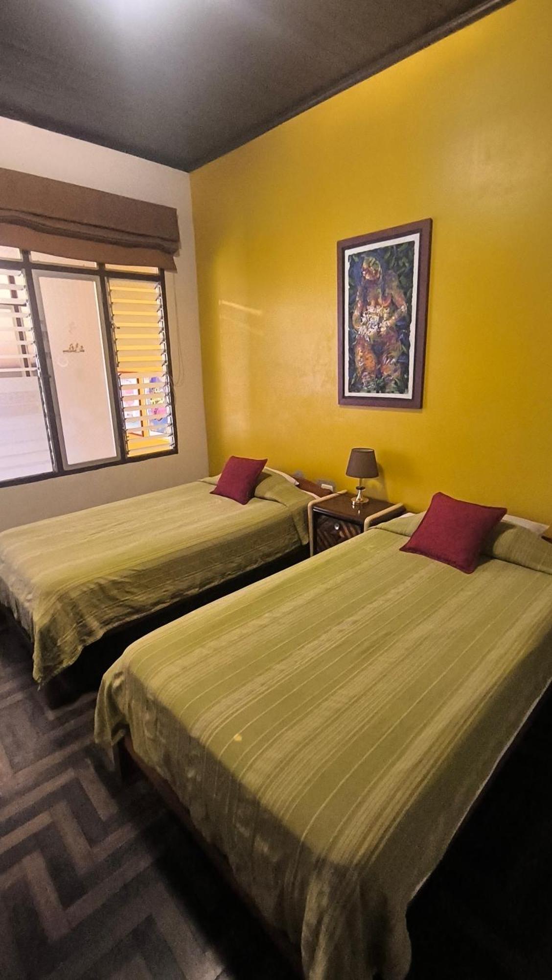Flying Dog Hostel Икитос Экстерьер фото