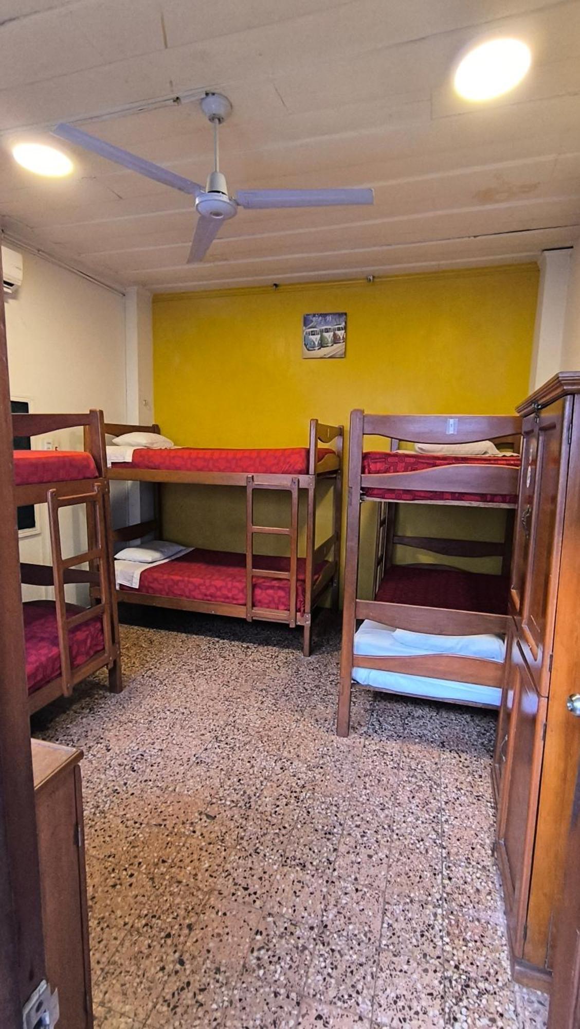 Flying Dog Hostel Икитос Экстерьер фото