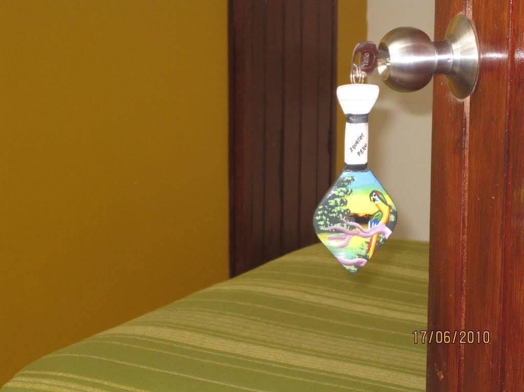 Flying Dog Hostel Икитос Экстерьер фото