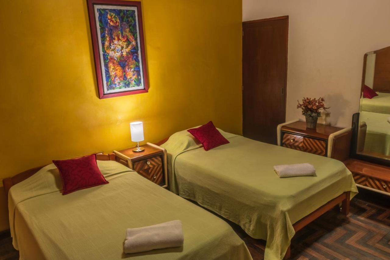 Flying Dog Hostel Икитос Экстерьер фото