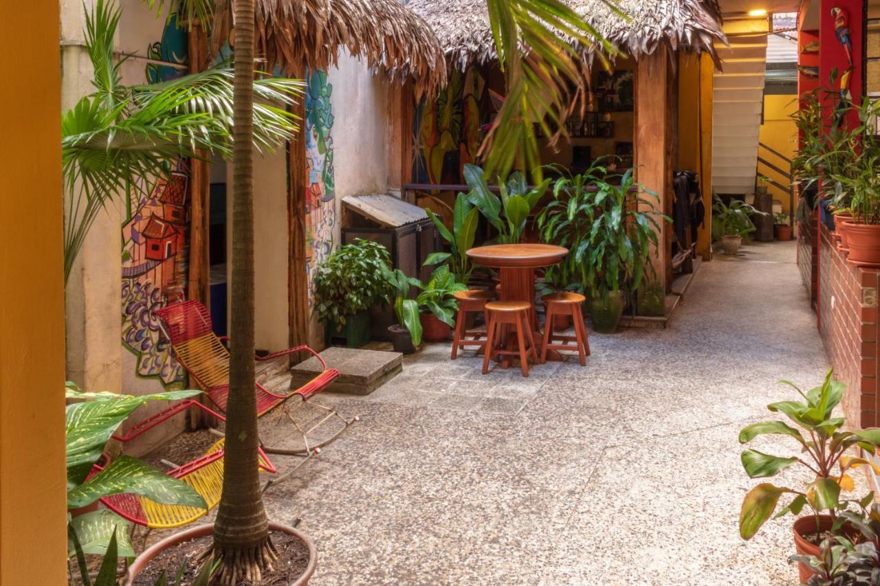 Flying Dog Hostel Икитос Экстерьер фото