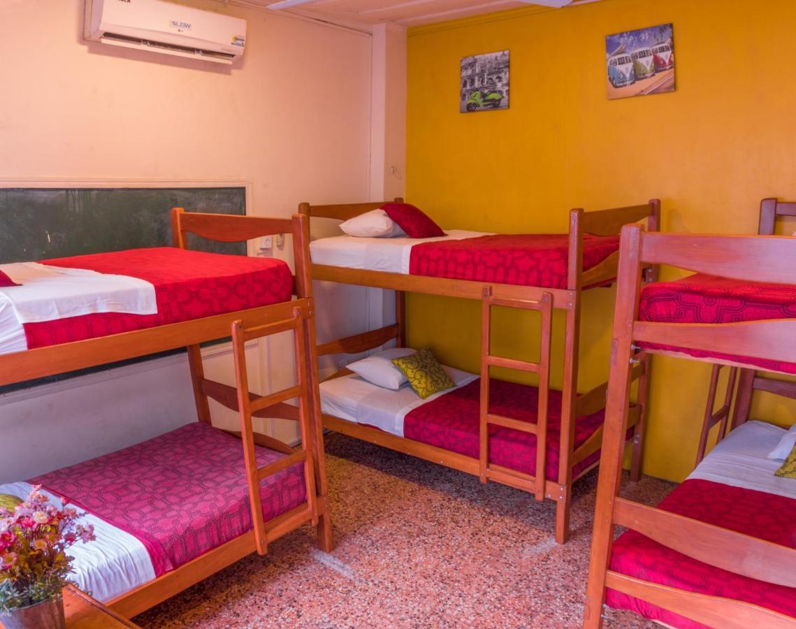 Flying Dog Hostel Икитос Экстерьер фото