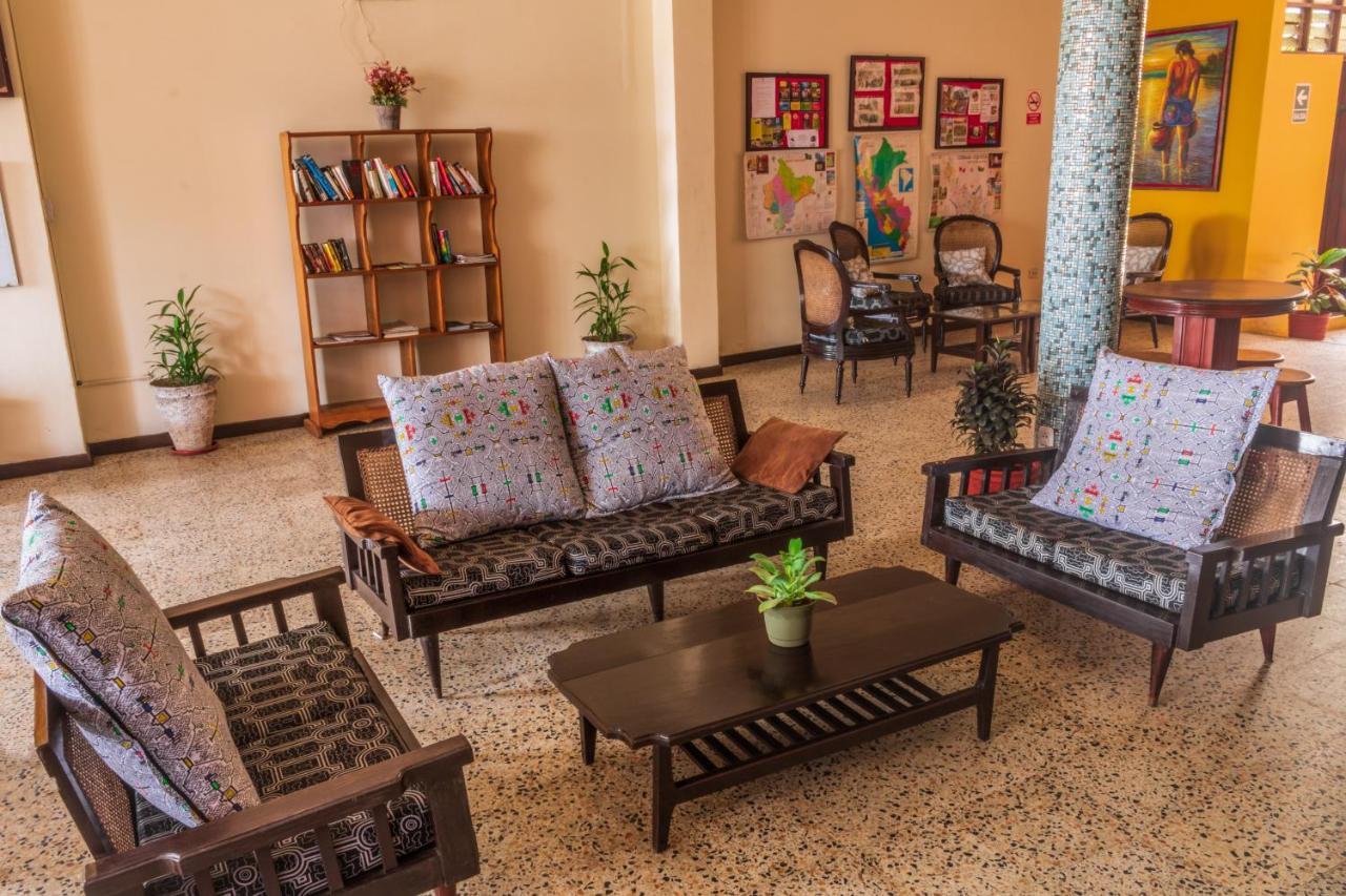 Flying Dog Hostel Икитос Экстерьер фото